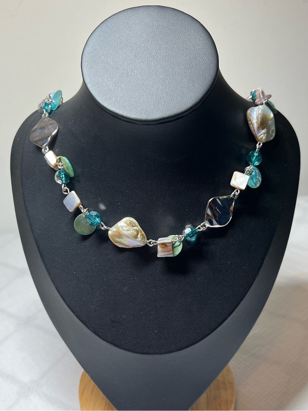 Lia Sophia Iridescent Pearl and Teal Bead Necklace
Long or double wrap for layer